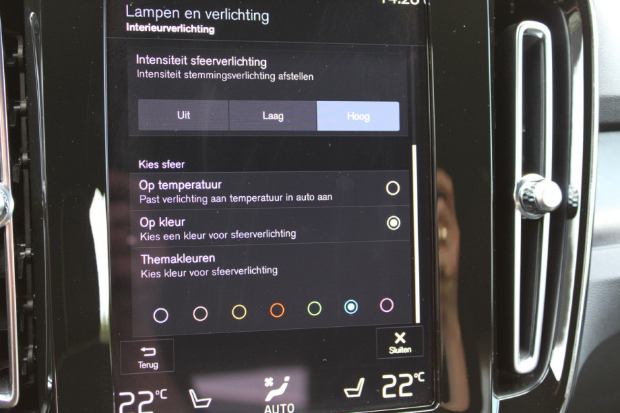 Volvo XC40 1.5 T4 Plug-in hybrid Plus Dark | Trekhaak | H/K | Pilot Assist | Memory | Navigatie | 360 Camera