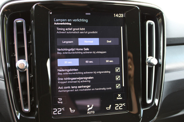 Volvo XC40 1.5 T4 Plug-in hybrid Plus Dark | Trekhaak | H/K | Pilot Assist | Memory | Navigatie | 360 Camera