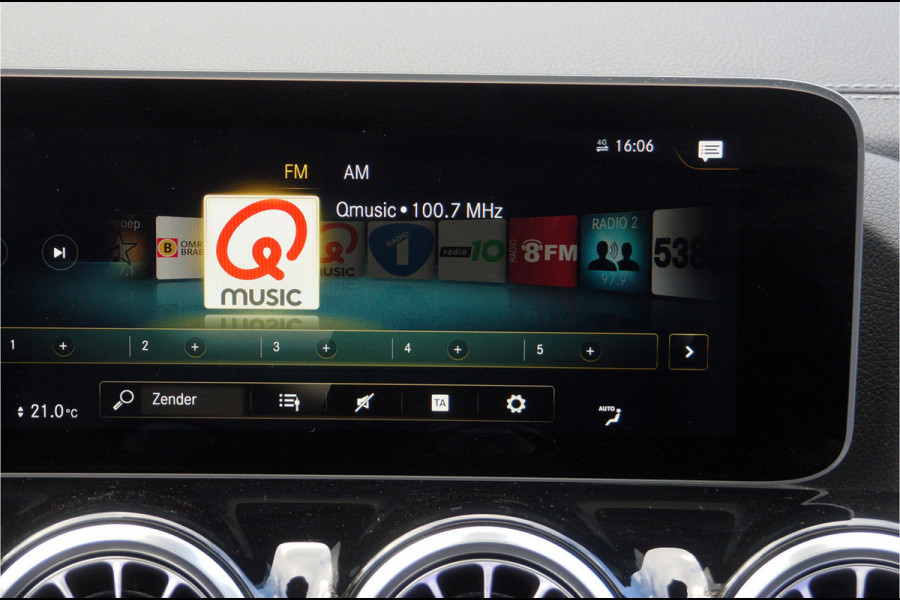 Mercedes-Benz GLA GLA 250 4M AMG Line | Leder Panorama Carplay Camera