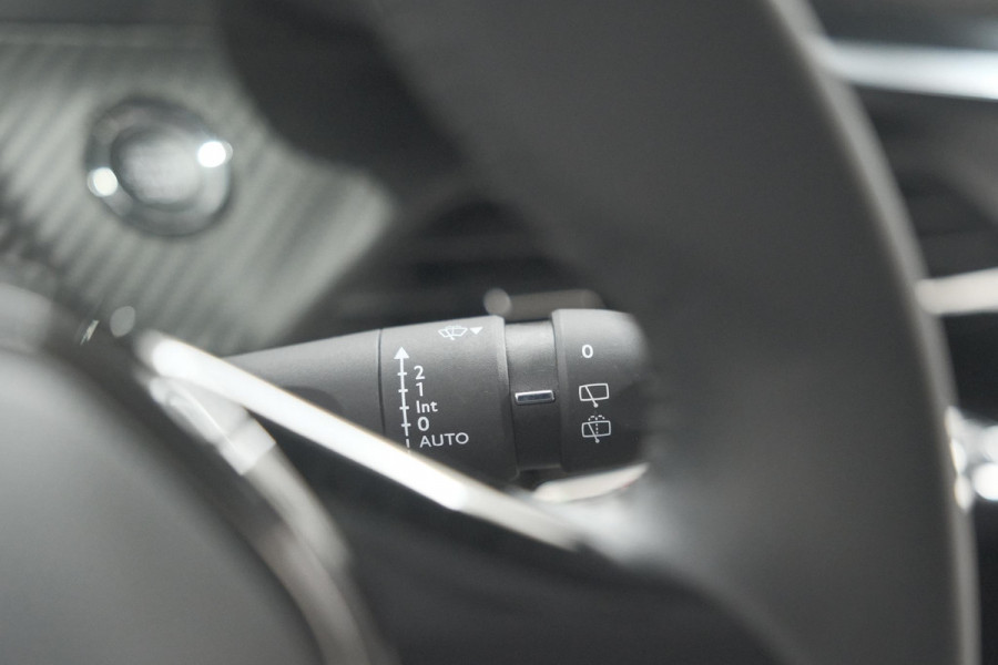 Peugeot e-208 EV Allure 50 kWh | 3 Fase Laadfunctie | Parkeersensoren | Apple Carplay