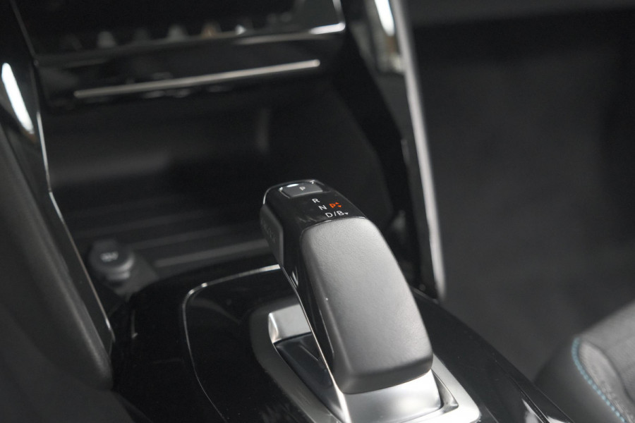 Peugeot e-208 EV Allure 50 kWh | 3 Fase Laadfunctie | Parkeersensoren | Apple Carplay