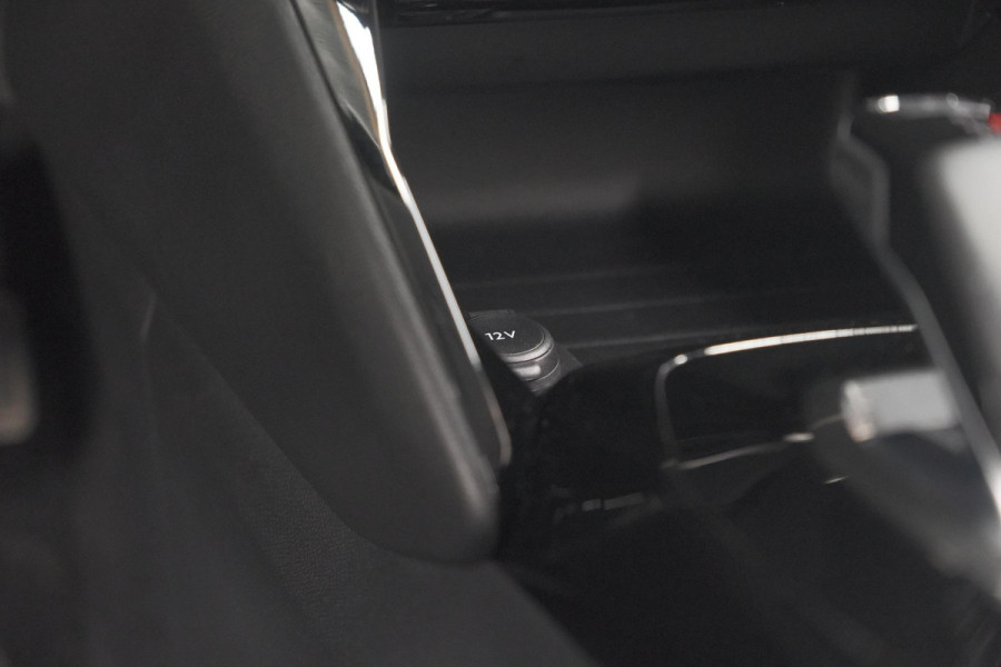 Peugeot e-208 EV Allure 50 kWh | 3 Fase Laadfunctie | Parkeersensoren | Apple Carplay