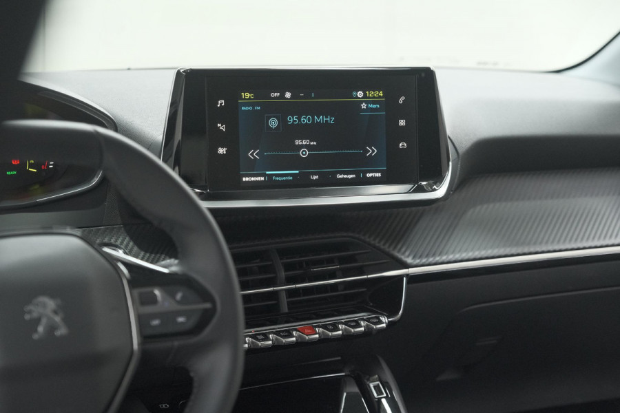 Peugeot e-208 EV Allure 50 kWh | 3 Fase Laadfunctie | Parkeersensoren | Apple Carplay