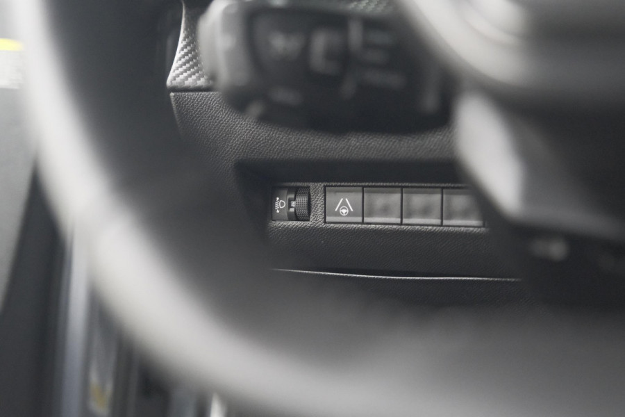 Peugeot 2008 Hybrid 136 e-DCS6 Allure | 360 Camera | Adaptieve Cruise Control | Dodehoekdetectie | Navigatie