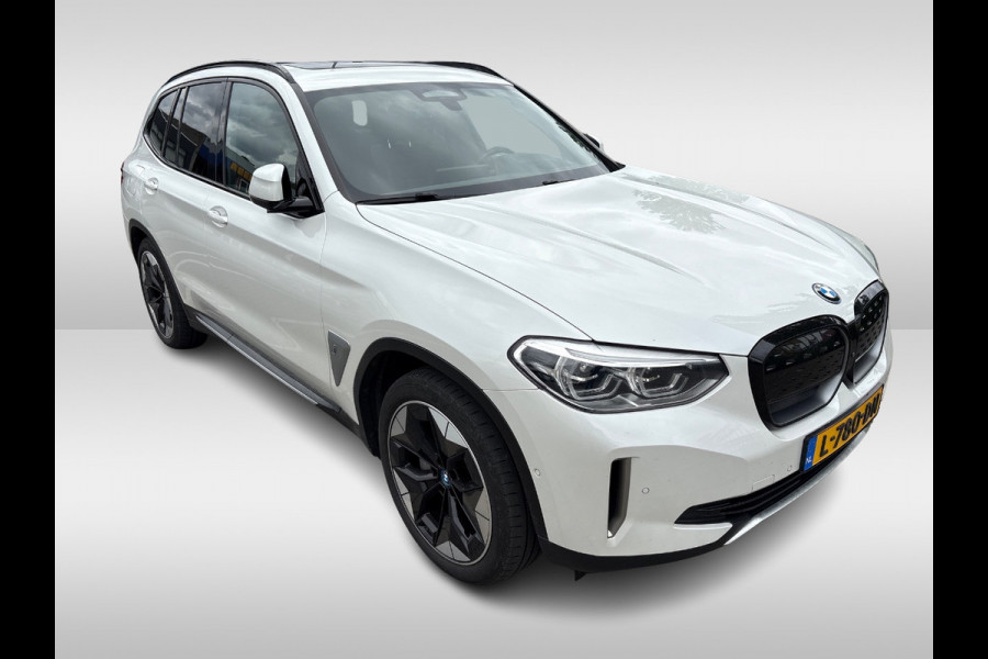 BMW iX3 High Executive 80 kWh / Trekhaak / Panoramadak / 360Camera / Head-up / 20'' / Leder / Harman Kardon / Navigatie / Memory seats / Dodehoek / DAB / Stoelverwarming / Cruise Control Adaptief