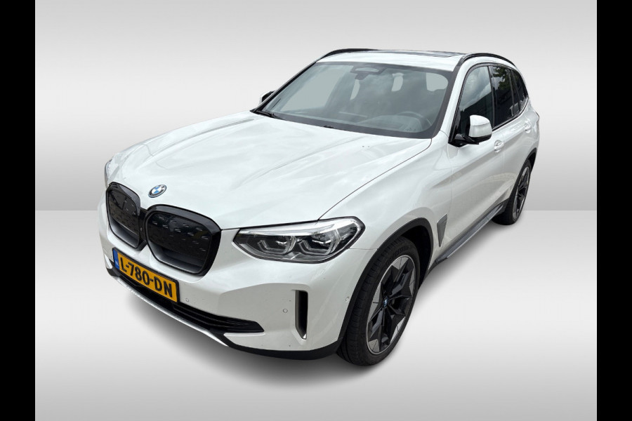 BMW iX3 High Executive 80 kWh / Trekhaak / Panoramadak / 360Camera / Head-up / 20'' / Leder / Harman Kardon / Navigatie / Memory seats / Dodehoek / DAB / Stoelverwarming / Cruise Control Adaptief