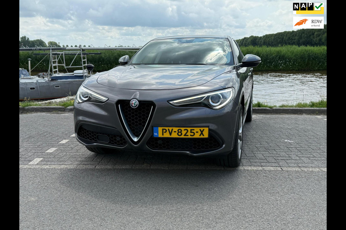 Alfa Romeo Stelvio 2.0 T AWD First Edition 280 PK 1e eig. Alfa Romeo Stelvio 2.0 T AWD First Edition 280 PK 1e eig.