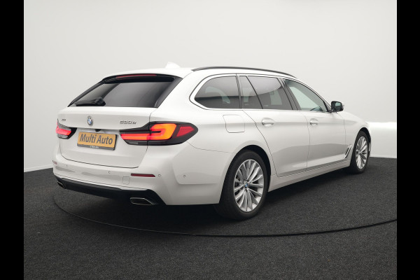 BMW 5 Serie Touring 530e xDrive Luxury Line Plug In Hybrid 293pk PHEV | Panodak | Laser LED | 360 Camera | Lederen Comfortstoelen Memory | Head Up | Keyless | Stuur Verwarmd | BLIS |