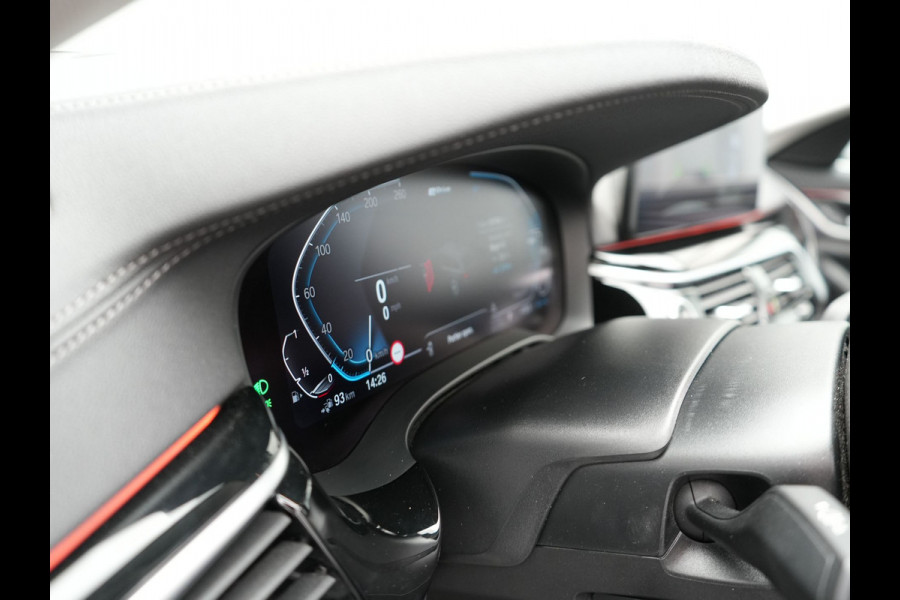 BMW 5 Serie Touring 530e xDrive Luxury Line Plug In Hybrid 293pk PHEV | Panodak | Laser LED | 360 Camera | Lederen Comfortstoelen Memory | Head Up | Keyless | Stuur Verwarmd | BLIS |