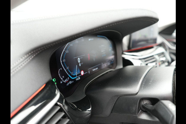 BMW 5 Serie Touring 530e xDrive Luxury Line Plug In Hybrid 293pk PHEV | Panodak | Laser LED | 360 Camera | Lederen Comfortstoelen Memory | Head Up | Keyless | Stuur Verwarmd | BLIS |