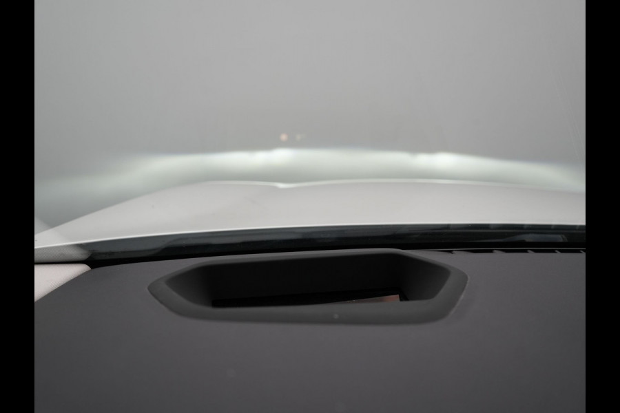 BMW 5 Serie Touring 530e xDrive Luxury Line Plug In Hybrid 293pk PHEV | Panodak | Laser LED | 360 Camera | Lederen Comfortstoelen Memory | Head Up | Keyless | Stuur Verwarmd | BLIS |