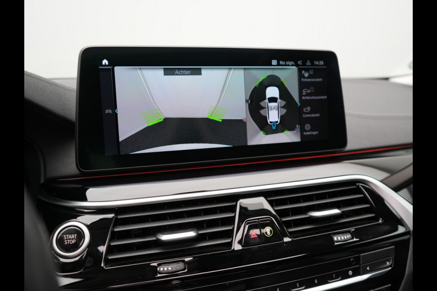 BMW 5 Serie Touring 530e xDrive Luxury Line Plug In Hybrid 293pk PHEV | Panodak | Laser LED | 360 Camera | Lederen Comfortstoelen Memory | Head Up | Keyless | Stuur Verwarmd | BLIS |