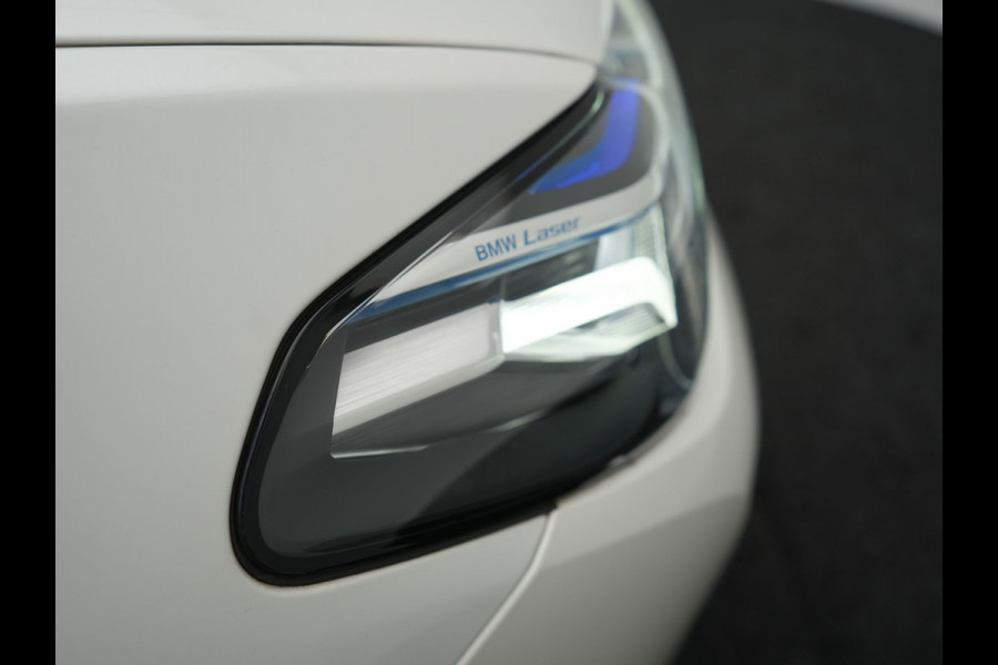 BMW 5 Serie Touring 530e xDrive Luxury Line Plug In Hybrid 293pk PHEV | Panodak | Laser LED | 360 Camera | Lederen Comfortstoelen Memory | Head Up | Keyless | Stuur Verwarmd | BLIS |