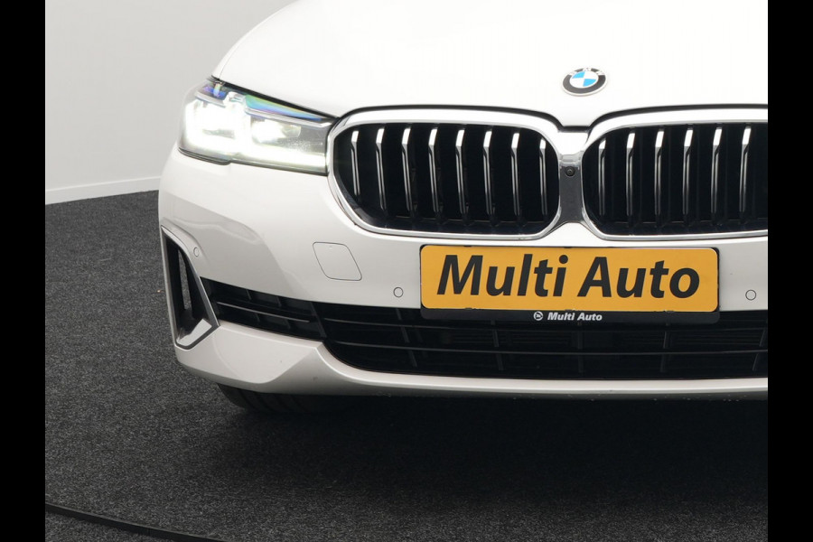 BMW 5 Serie Touring 530e xDrive Luxury Line Plug In Hybrid 293pk PHEV | Panodak | Laser LED | 360 Camera | Lederen Comfortstoelen Memory | Head Up | Keyless | Stuur Verwarmd | BLIS |