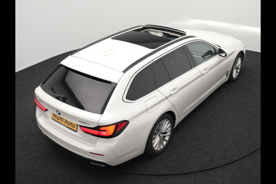 BMW 5 Serie Touring 530e xDrive Luxury Line Plug In Hybrid 293pk PHEV | Panodak | Laser LED | 360 Camera | Lederen Comfortstoelen Memory | Head Up | Keyless | Stuur Verwarmd | BLIS |