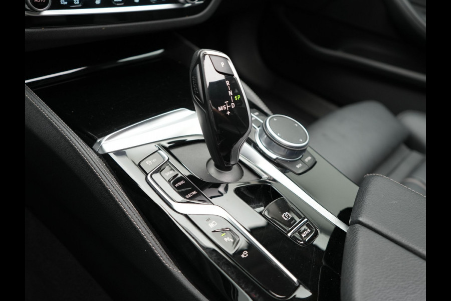 BMW 5 Serie Touring 530e xDrive Luxury Line Plug In Hybrid 293pk PHEV | Panodak | Laser LED | 360 Camera | Lederen Comfortstoelen Memory | Head Up | Keyless | Stuur Verwarmd | BLIS |