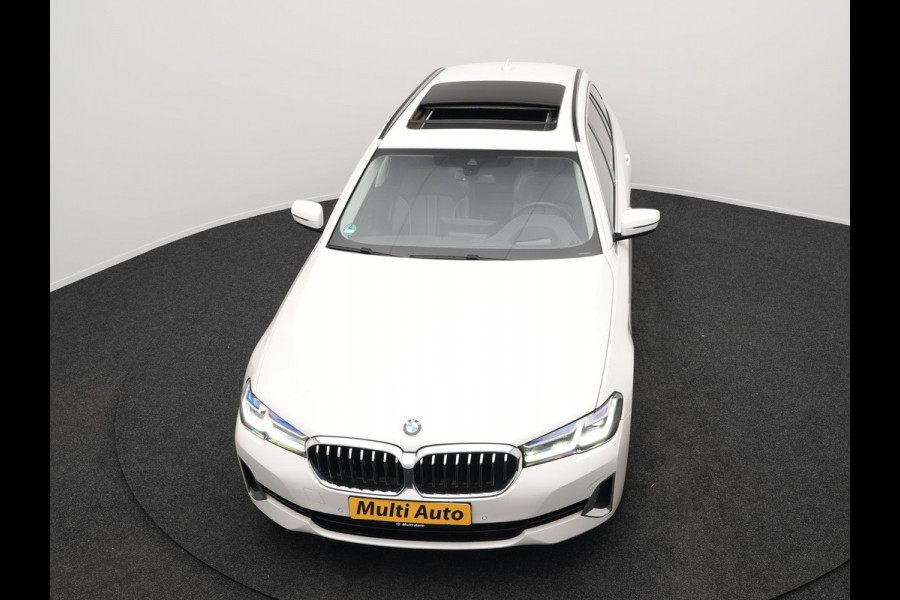 BMW 5 Serie Touring 530e xDrive Luxury Line Plug In Hybrid 293pk PHEV | Panodak | Laser LED | 360 Camera | Lederen Comfortstoelen Memory | Head Up | Keyless | Stuur Verwarmd | BLIS |