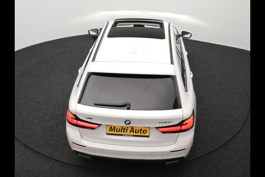 BMW 5 Serie Touring 530e xDrive Luxury Line Plug In Hybrid 293pk PHEV | Panodak | Laser LED | 360 Camera | Lederen Comfortstoelen Memory | Head Up | Keyless | Stuur Verwarmd | BLIS |