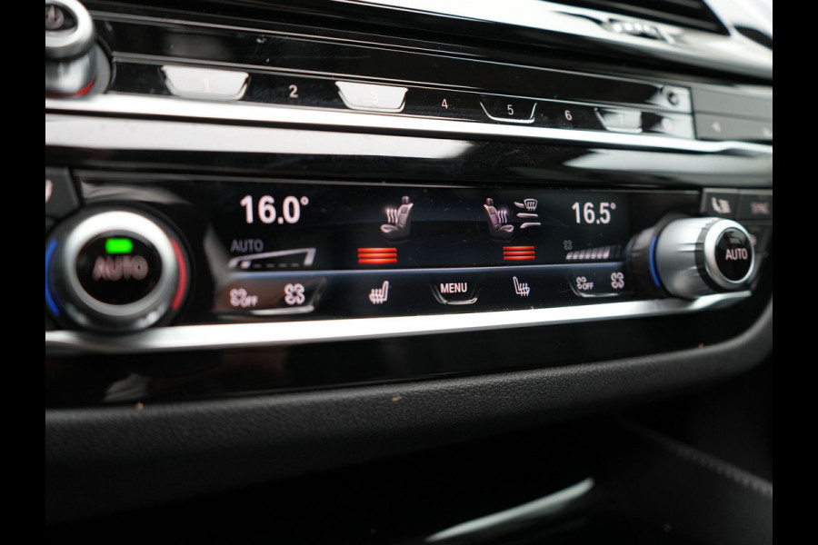 BMW 5 Serie Touring 530e xDrive Luxury Line Plug In Hybrid 293pk PHEV | Panodak | Laser LED | 360 Camera | Lederen Comfortstoelen Memory | Head Up | Keyless | Stuur Verwarmd | BLIS |