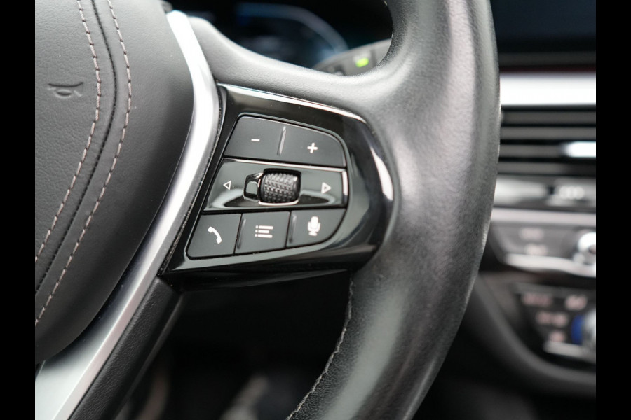 BMW 5 Serie Touring 530e xDrive Luxury Line Plug In Hybrid 293pk PHEV | Panodak | Laser LED | 360 Camera | Lederen Comfortstoelen Memory | Head Up | Keyless | Stuur Verwarmd | BLIS |