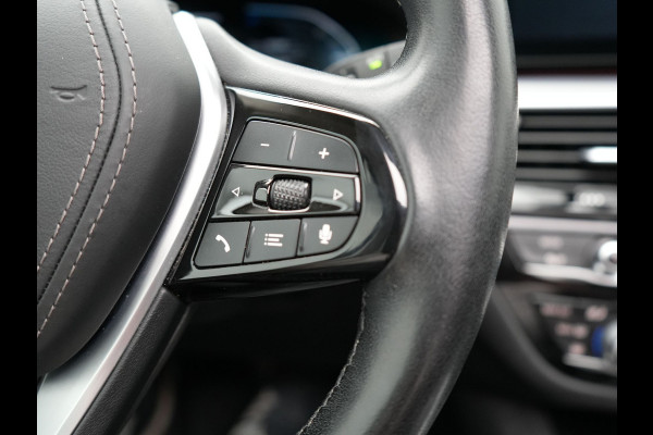 BMW 5 Serie Touring 530e xDrive Luxury Line Plug In Hybrid 293pk PHEV | Panodak | Laser LED | 360 Camera | Lederen Comfortstoelen Memory | Head Up | Keyless | Stuur Verwarmd | BLIS |