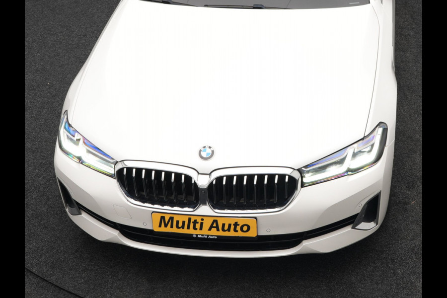 BMW 5 Serie Touring 530e xDrive Luxury Line Plug In Hybrid 293pk PHEV | Panodak | Laser LED | 360 Camera | Lederen Comfortstoelen Memory | Head Up | Keyless | Stuur Verwarmd | BLIS |