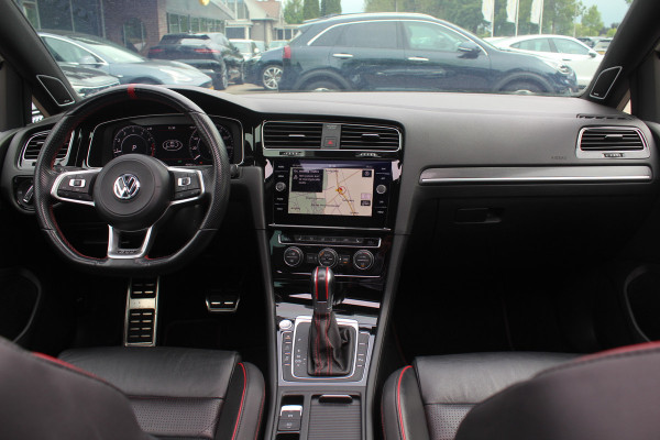 Volkswagen Golf 2.0 TSI GTI TCR / Akrapovic / Panoramadak / Camera / 19'' / Leder / Navigatie / Keyless / Dynaudio / Dodehoek / Stoelverwarming / DAB / ACC