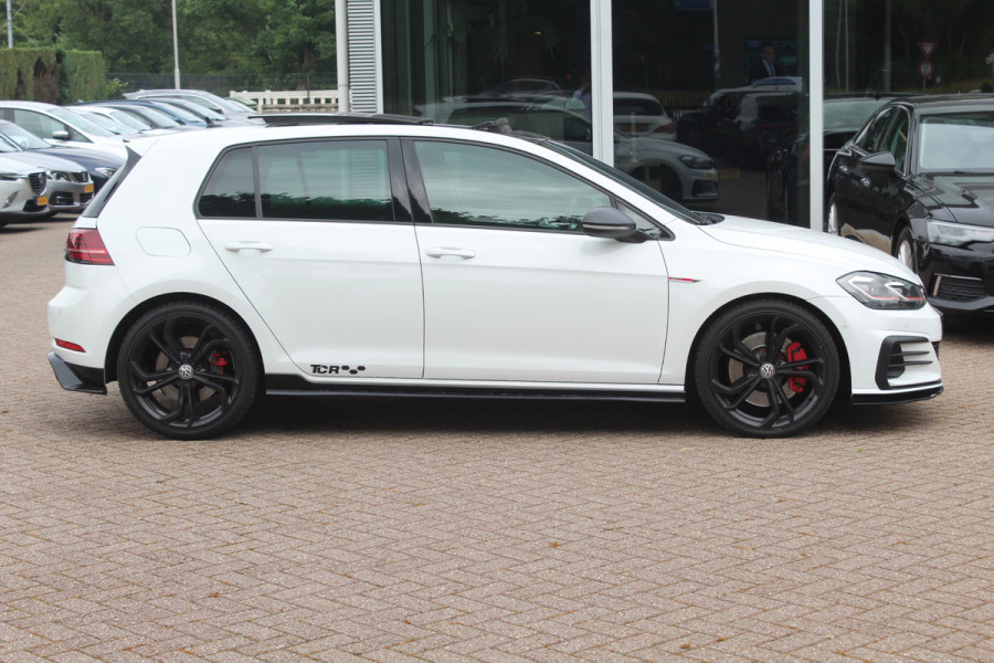 Volkswagen Golf 2.0 TSI GTI TCR / Akrapovic / Panoramadak / Camera / 19'' / Leder / Navigatie / Keyless / Dynaudio / Dodehoek / Stoelverwarming / DAB / ACC