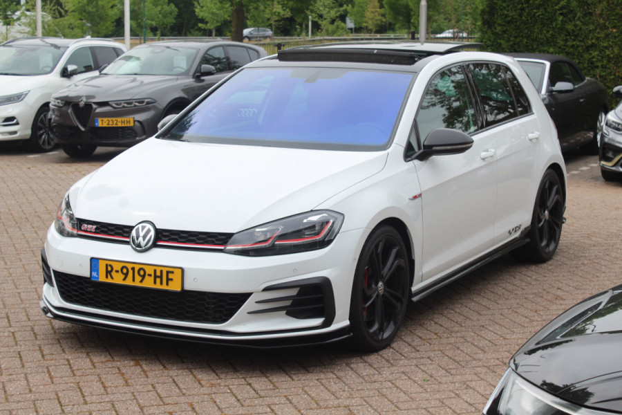 Volkswagen Golf 2.0 TSI GTI TCR / Akrapovic / Panoramadak / Camera / 19'' / Leder / Navigatie / Keyless / Dynaudio / Dodehoek / Stoelverwarming / DAB / ACC
