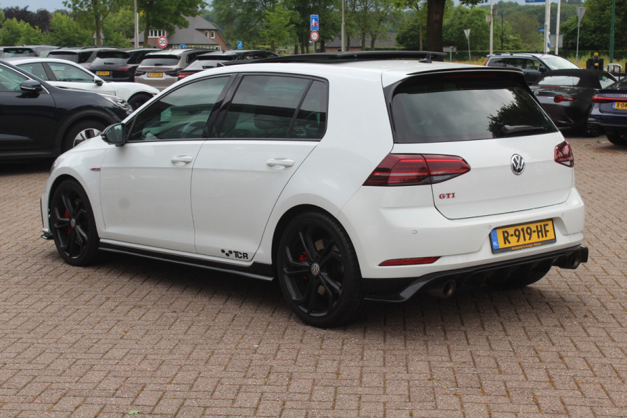 Volkswagen Golf 2.0 TSI GTI TCR / Akrapovic / Panoramadak / Camera / 19'' / Leder / Navigatie / Keyless / Dynaudio / Dodehoek / Stoelverwarming / DAB / ACC