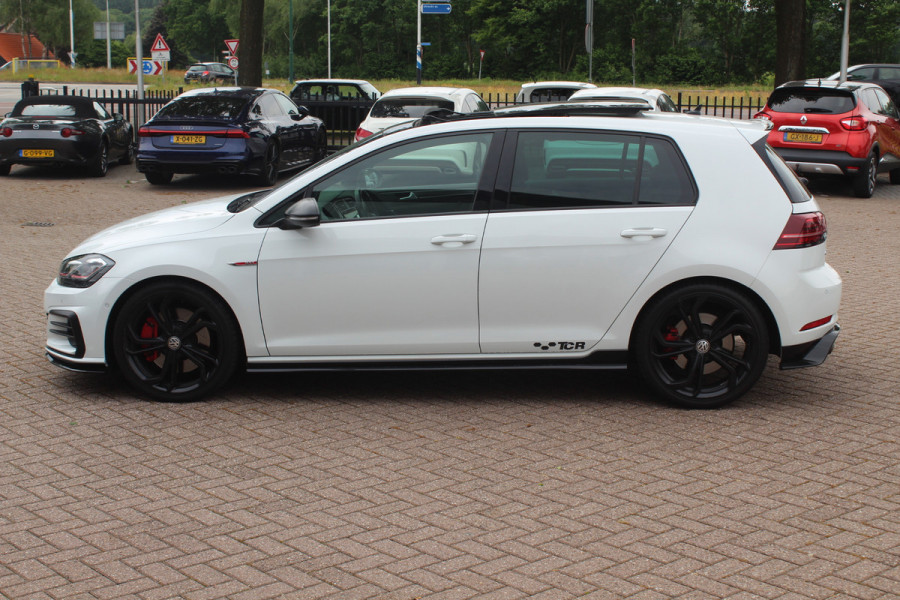 Volkswagen Golf 2.0 TSI GTI TCR / Akrapovic / Panoramadak / Camera / 19'' / Leder / Navigatie / Keyless / Dynaudio / Dodehoek / Stoelverwarming / DAB / ACC