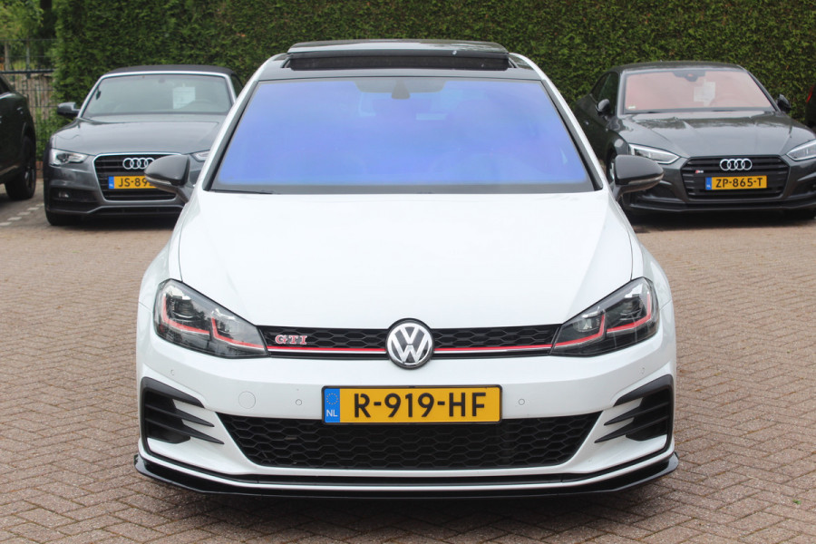 Volkswagen Golf 2.0 TSI GTI TCR / Akrapovic / Panoramadak / Camera / 19'' / Leder / Navigatie / Keyless / Dynaudio / Dodehoek / Stoelverwarming / DAB / ACC