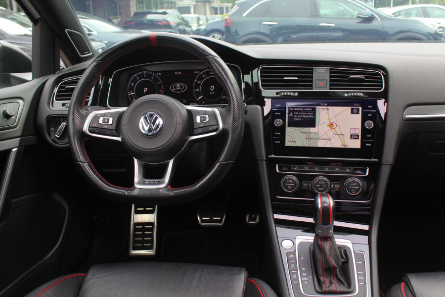 Volkswagen Golf 2.0 TSI GTI TCR / Akrapovic / Panoramadak / Camera / 19'' / Leder / Navigatie / Keyless / Dynaudio / Dodehoek / Stoelverwarming / DAB / ACC