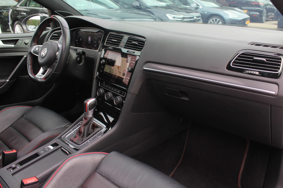 Volkswagen Golf 2.0 TSI GTI TCR / Akrapovic / Panoramadak / Camera / 19'' / Leder / Navigatie / Keyless / Dynaudio / Dodehoek / Stoelverwarming / DAB / ACC