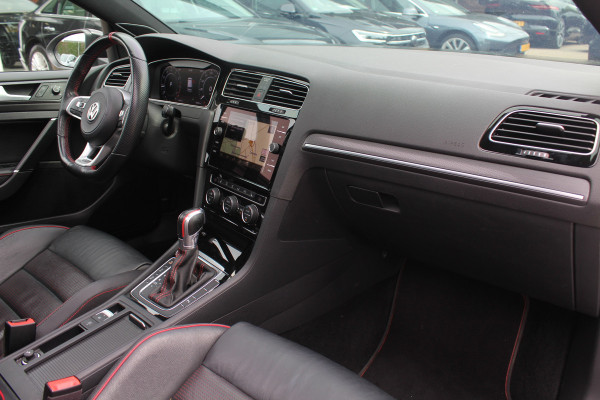 Volkswagen Golf 2.0 TSI GTI TCR / Akrapovic / Panoramadak / Camera / 19'' / Leder / Navigatie / Keyless / Dynaudio / Dodehoek / Stoelverwarming / DAB / ACC