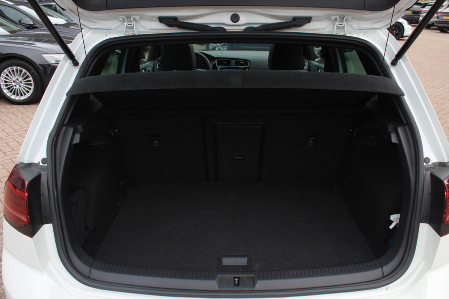 Volkswagen Golf 2.0 TSI GTI TCR / Akrapovic / Panoramadak / Camera / 19'' / Leder / Navigatie / Keyless / Dynaudio / Dodehoek / Stoelverwarming / DAB / ACC