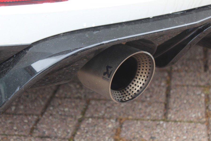 Volkswagen Golf 2.0 TSI GTI TCR / Akrapovic / Panoramadak / Camera / 19'' / Leder / Navigatie / Keyless / Dynaudio / Dodehoek / Stoelverwarming / DAB / ACC
