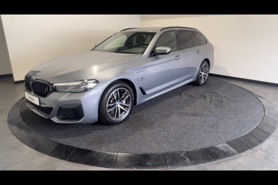 BMW 5 Serie Touring 530e Business Edition Plus | Live cockpit professional | Connected pack professional |