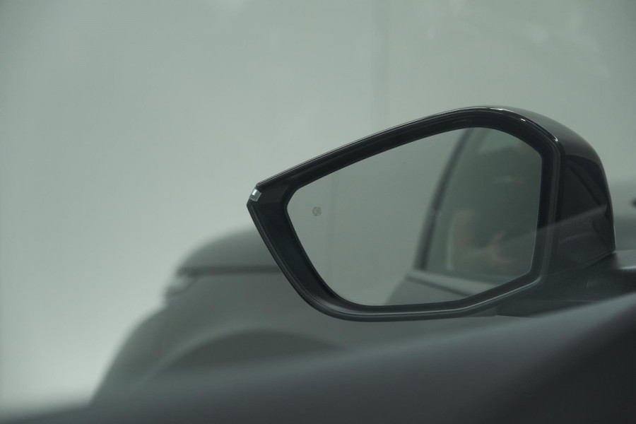 Citroën C4 Puretech 130 EAT8 Shine | Camera | Dodehoekdetectie | Head-Up Display | Apple Carplay