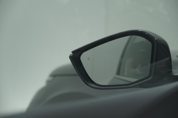 Citroën C4 Puretech 130 EAT8 Shine | Camera | Dodehoekdetectie | Head-Up Display | Apple Carplay