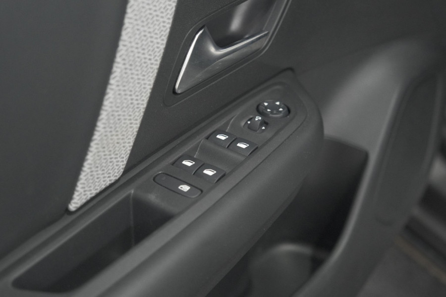 Citroën C4 Puretech 130 EAT8 Shine | Camera | Dodehoekdetectie | Head-Up Display | Apple Carplay
