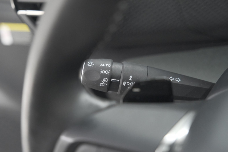 Citroën C4 Puretech 130 EAT8 Shine | Camera | Dodehoekdetectie | Head-Up Display | Apple Carplay