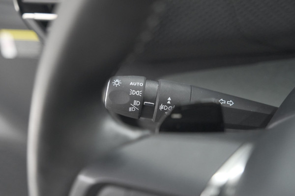Citroën C4 Puretech 130 EAT8 Shine | Camera | Dodehoekdetectie | Head-Up Display | Apple Carplay