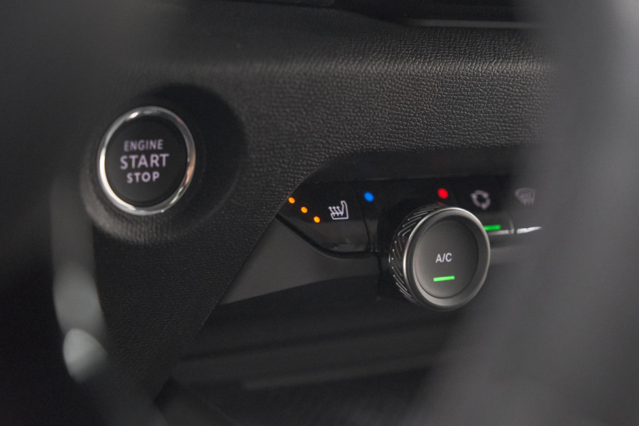 Citroën C4 Puretech 130 EAT8 Shine | Camera | Dodehoekdetectie | Head-Up Display | Apple Carplay