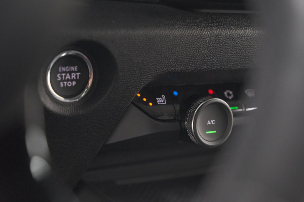 Citroën C4 Puretech 130 EAT8 Shine | Camera | Dodehoekdetectie | Head-Up Display | Apple Carplay