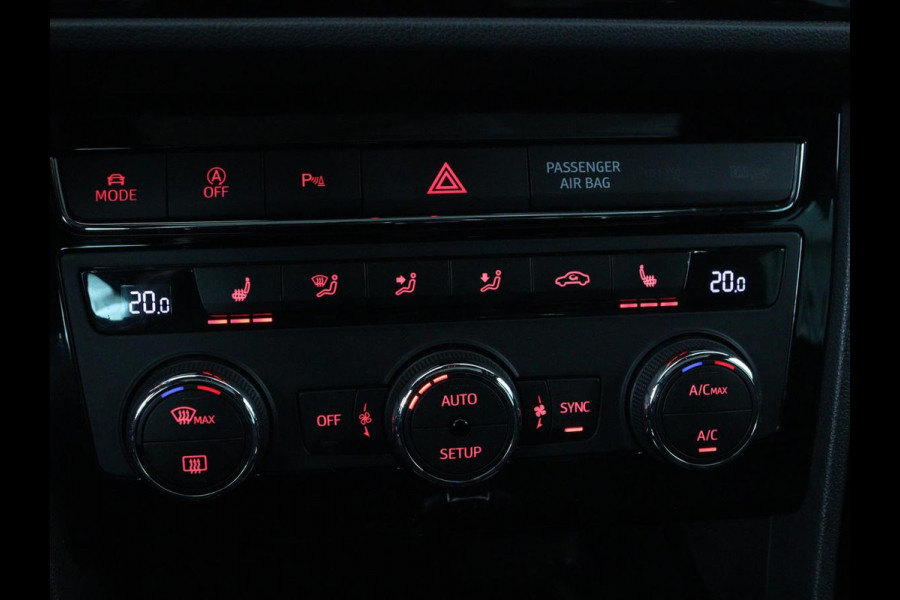 Seat Leon 1.4 TSI FR Xcellence | Panoramadak | Camera | Stoelverwarming | Half leder/Alcantara | Carplay | Full LED