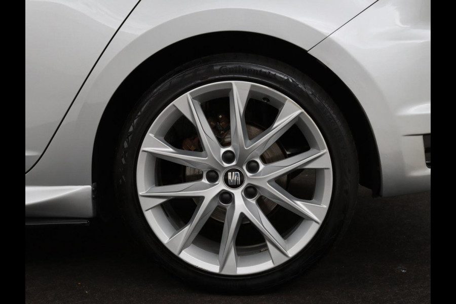 Seat Leon 1.4 TSI FR Xcellence | Panoramadak | Camera | Stoelverwarming | Half leder/Alcantara | Carplay | Full LED