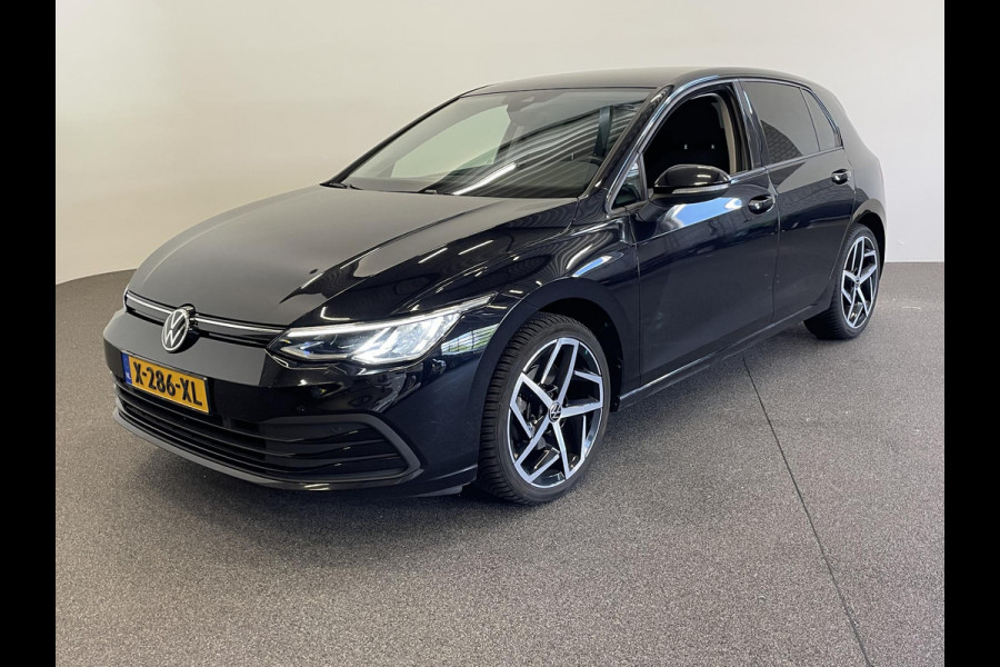 Volkswagen Golf 1.5 eTSI Life DSG-7 Aut Trekhaak Navigatie Apple Carplay/ Android Auto Camera Parkeersensoren Adaptive Cruise Control Stuur- en stoelverwarming Virtual Cockpit Lichtmetalen velgen Sfeerverlichting Climate Control