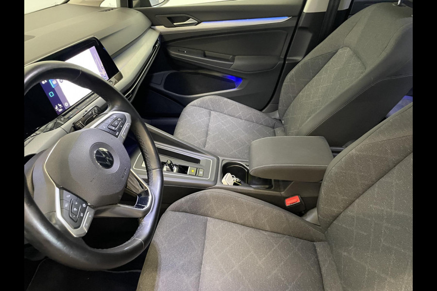 Volkswagen Golf 1.5 eTSI Life DSG-7 Aut Trekhaak Navigatie Apple Carplay/ Android Auto Camera Parkeersensoren Adaptive Cruise Control Stuur- en stoelverwarming Virtual Cockpit Lichtmetalen velgen Sfeerverlichting Climate Control