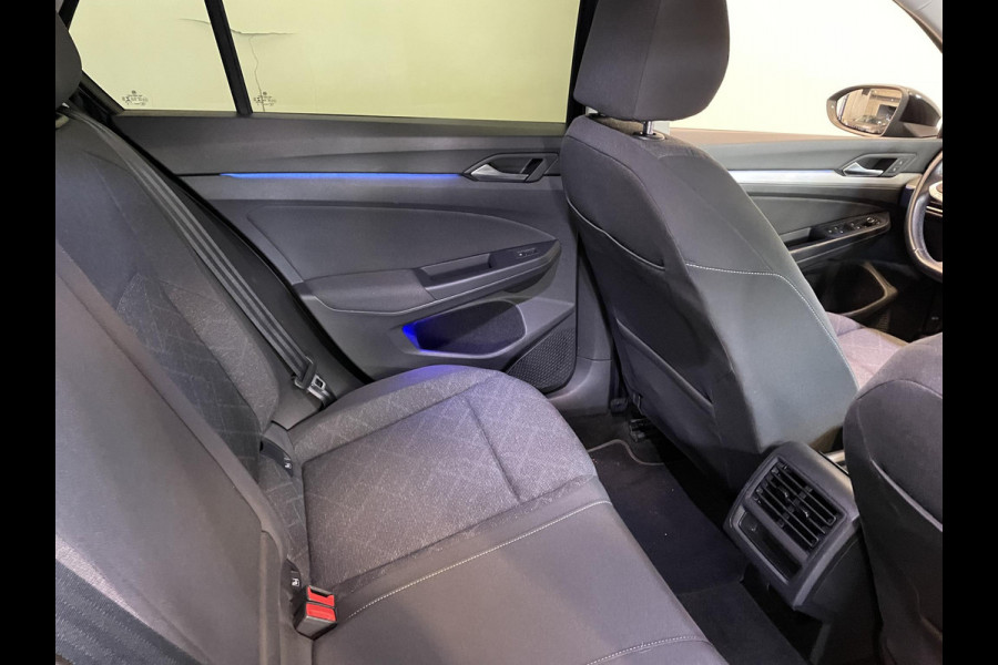Volkswagen Golf 1.5 eTSI Life DSG-7 Aut Trekhaak Navigatie Apple Carplay/ Android Auto Camera Parkeersensoren Adaptive Cruise Control Stuur- en stoelverwarming Virtual Cockpit Lichtmetalen velgen Sfeerverlichting Climate Control
